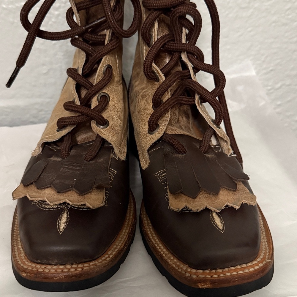 Woman’s Lace up Western boots - Picture 6 of 6